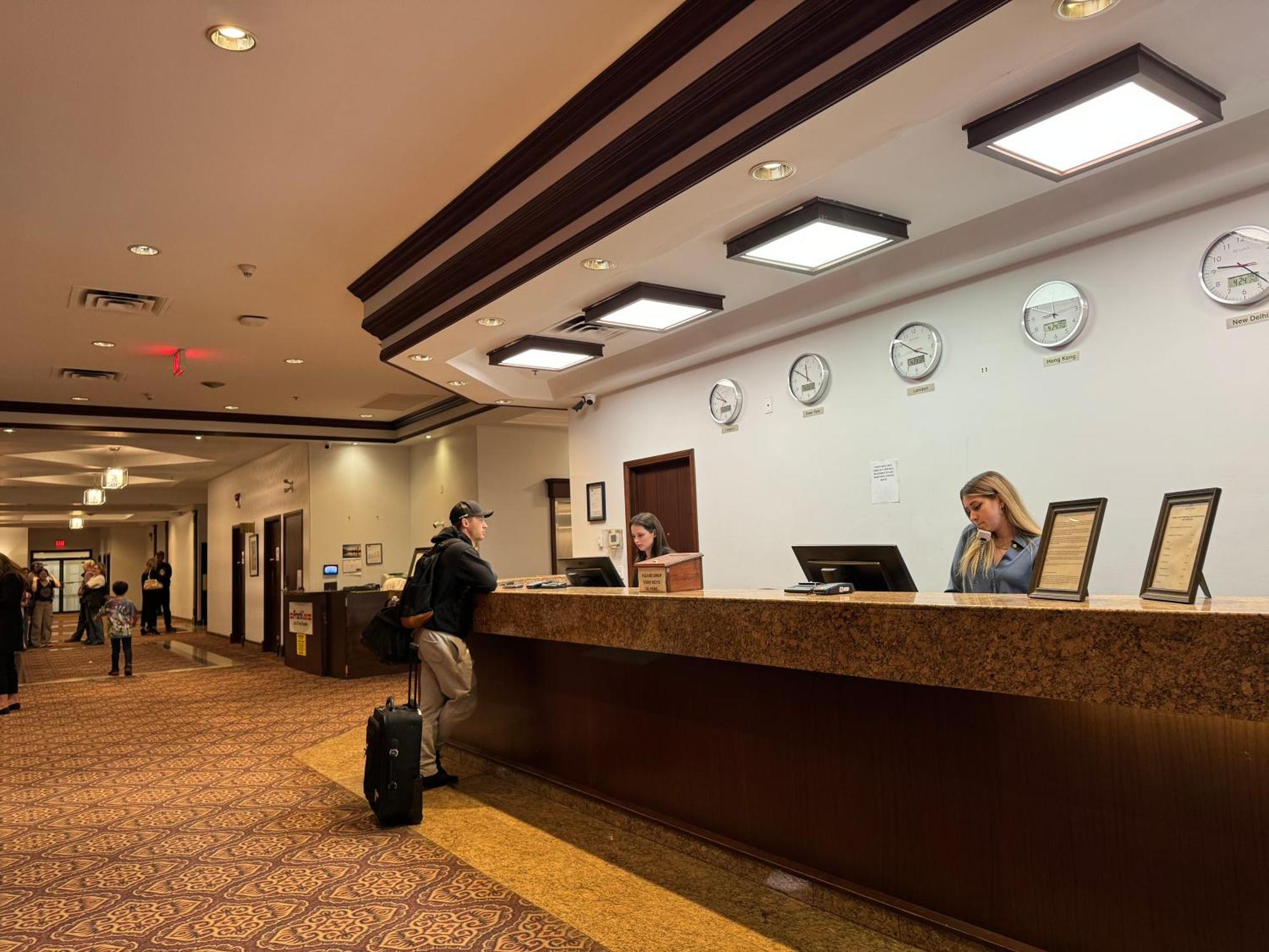 Hotel Divya Sutra Plaza And Conference Centre Calgary Airport Exteriér fotografie