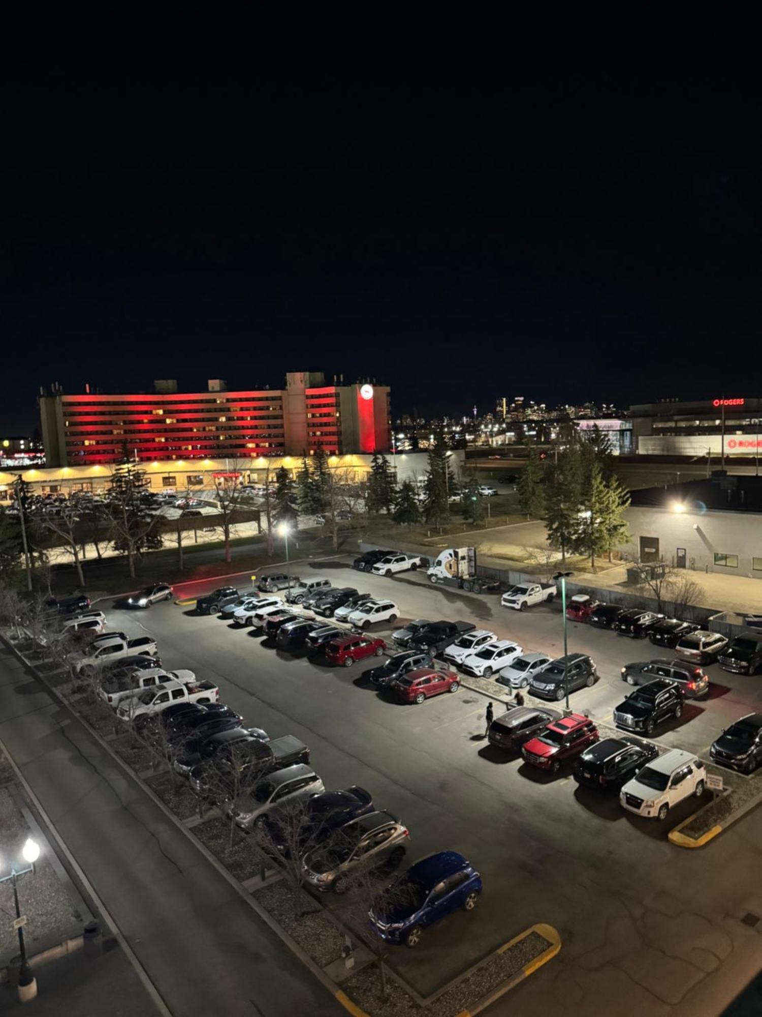 Hotel Divya Sutra Plaza And Conference Centre Calgary Airport Exteriér fotografie