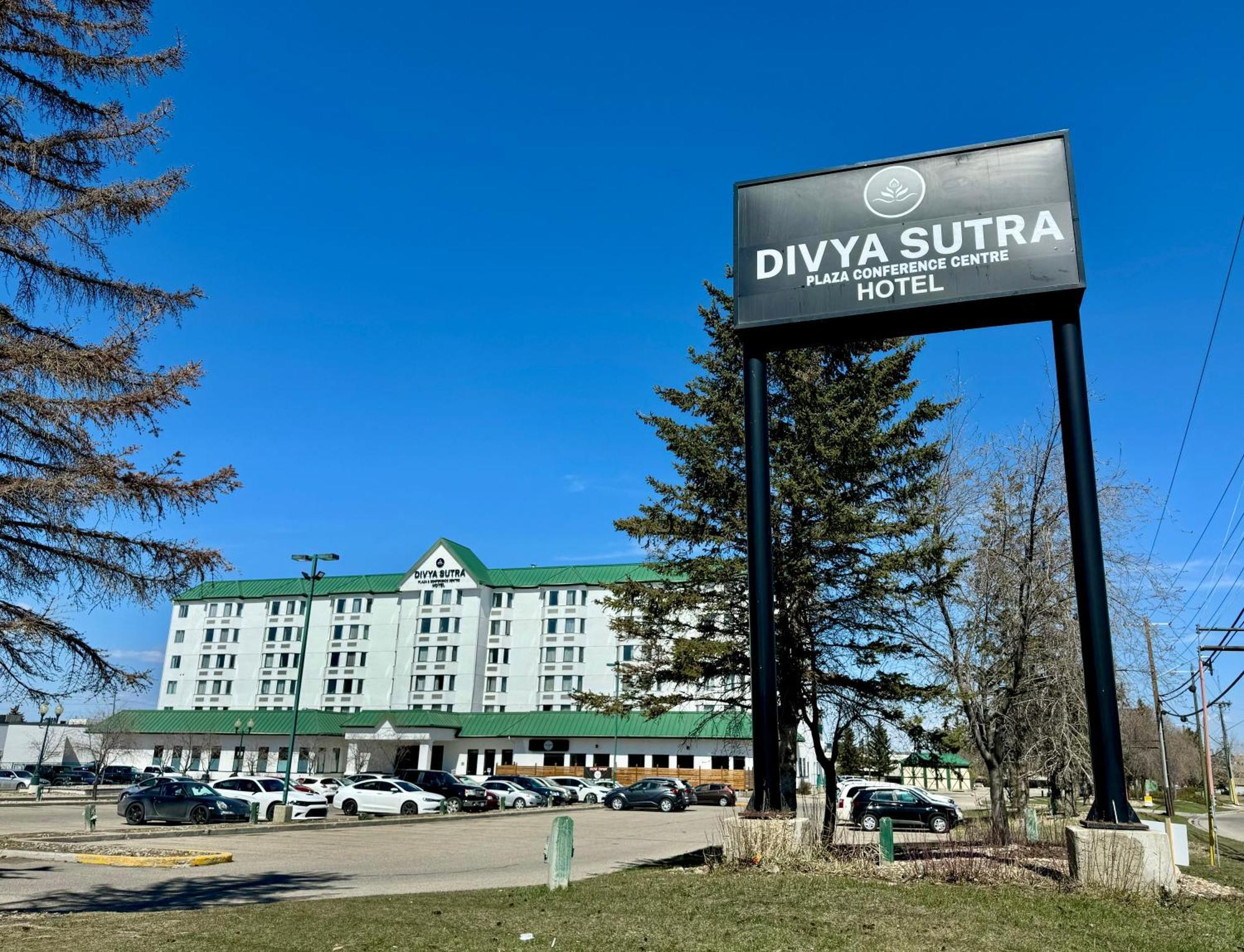 Hotel Divya Sutra Plaza And Conference Centre Calgary Airport Exteriér fotografie