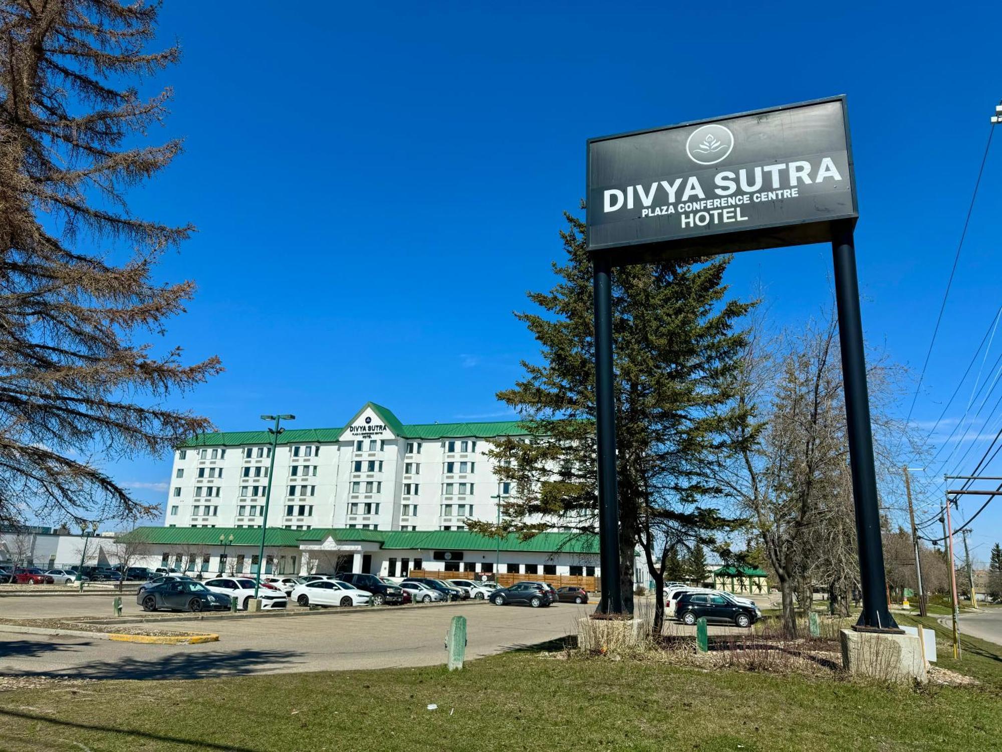 Hotel Divya Sutra Plaza And Conference Centre Calgary Airport Exteriér fotografie