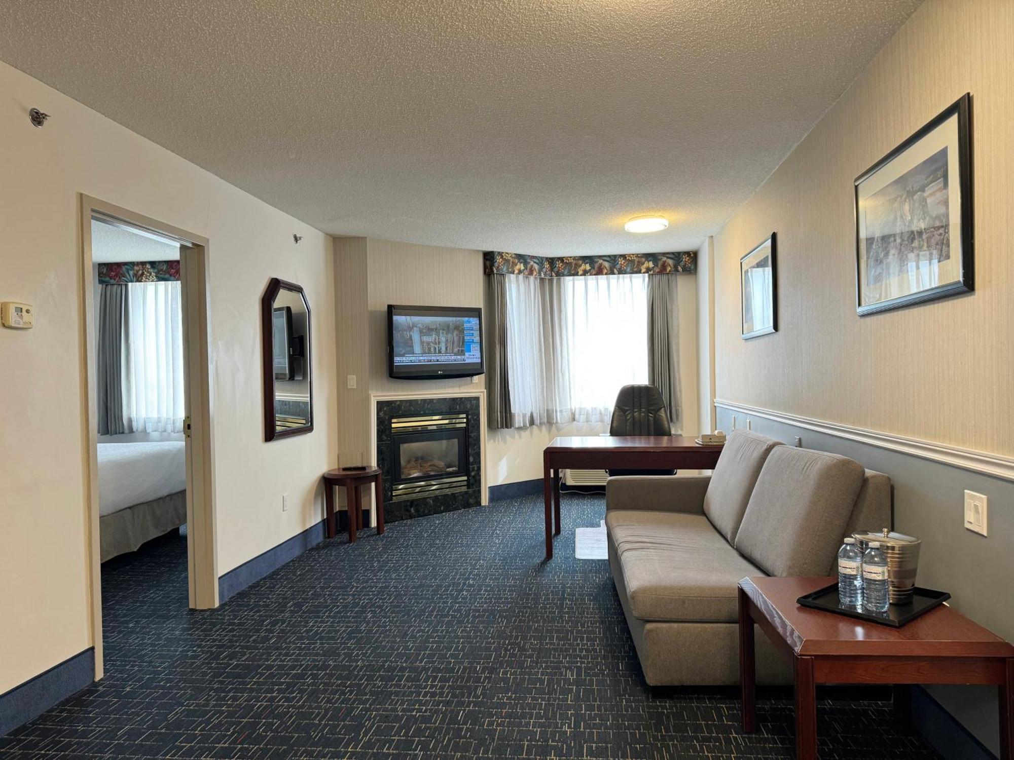 Hotel Divya Sutra Plaza And Conference Centre Calgary Airport Exteriér fotografie