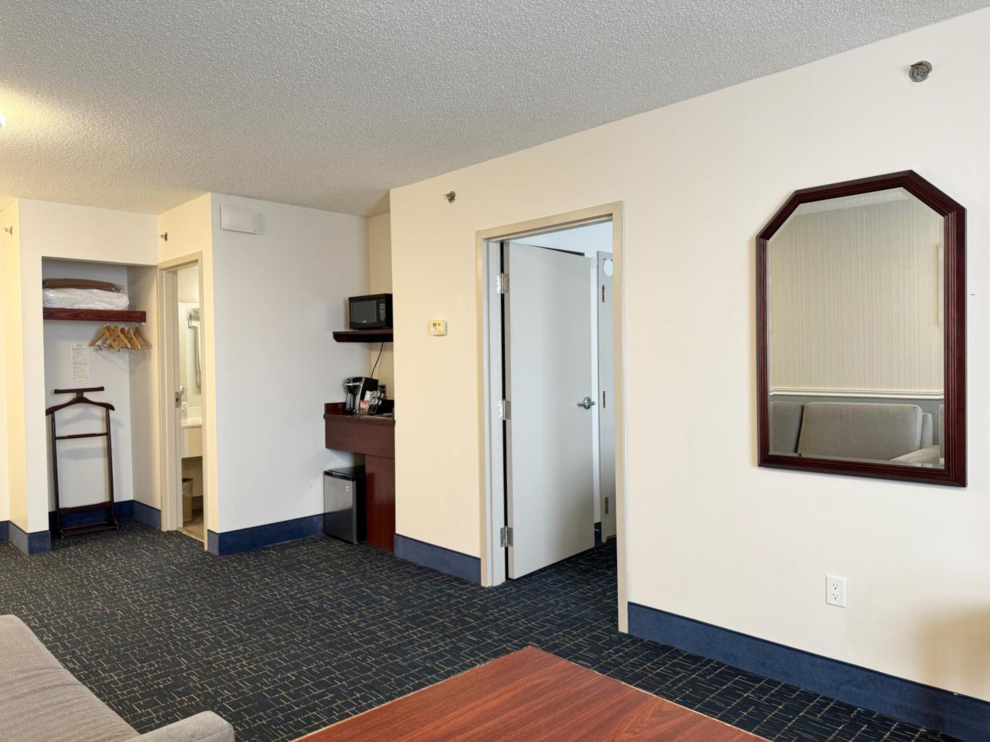 Hotel Divya Sutra Plaza And Conference Centre Calgary Airport Exteriér fotografie