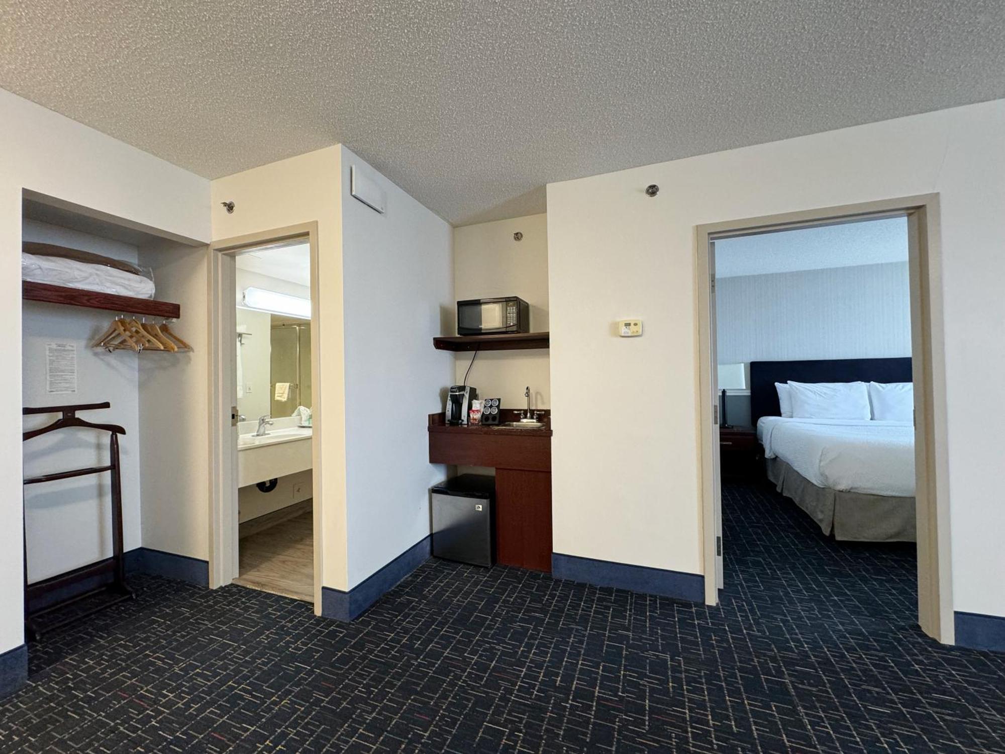 Hotel Divya Sutra Plaza And Conference Centre Calgary Airport Exteriér fotografie