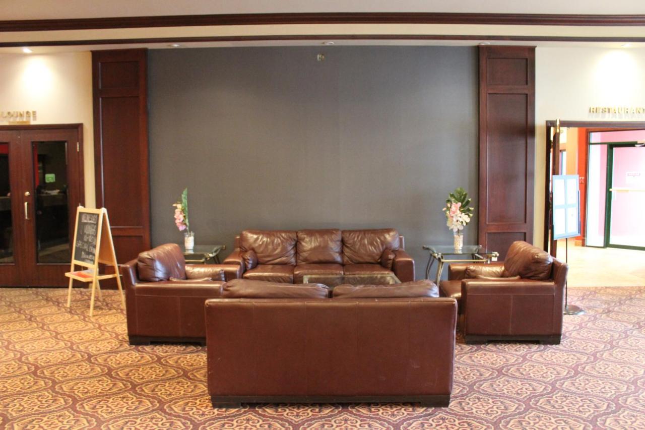 Hotel Divya Sutra Plaza And Conference Centre Calgary Airport Exteriér fotografie